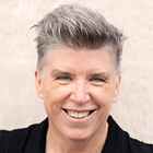 Elisabeth Tuckey Headshot